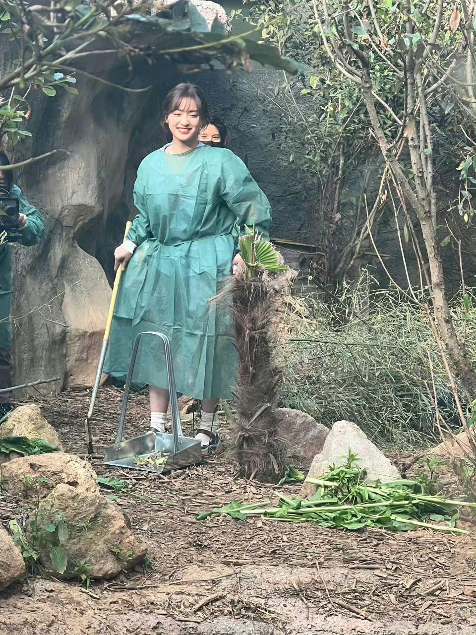 沈月现实中这么吓人的嘛！？！！之前没觉得她有多好看，一看路人视角没想到现实这么明