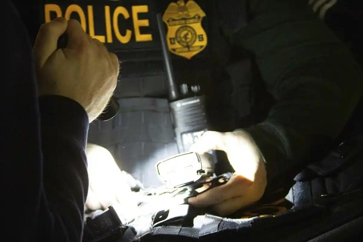 美国医保彻底炸锅！临终关怀变提款机，千亿税金凭空蒸发？FBI凌晨破门，洛杉矶