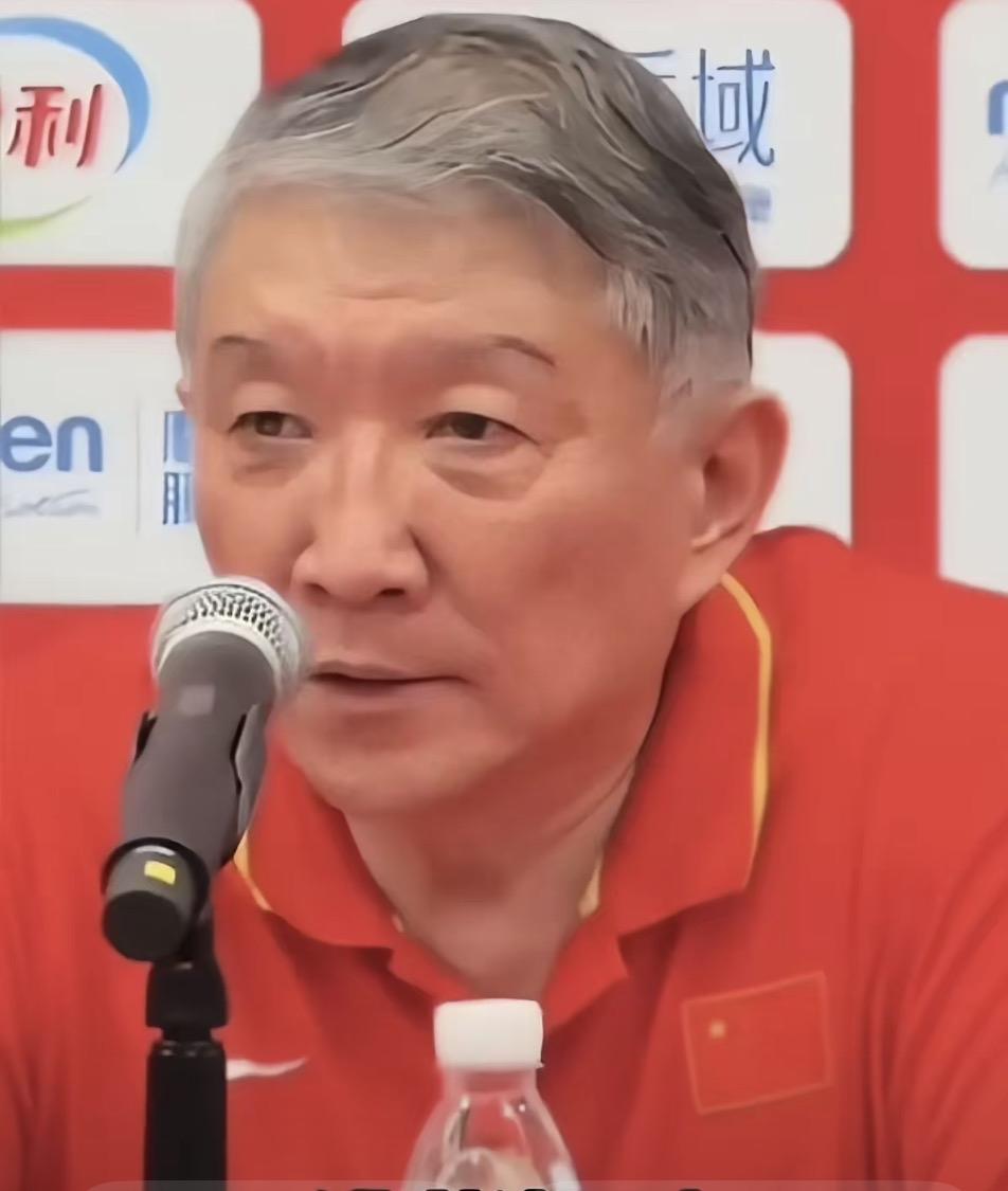 输了！中国女篮竟然三分球零中，被韩国女篮挡在决赛大门之外。“5个原因”看来输的不