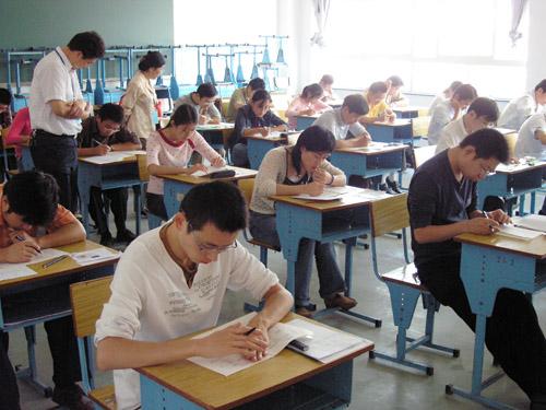 民办高校招生遇冷，学生真的越来越难招了吗。过去很多家庭认为，只要考上大学，就