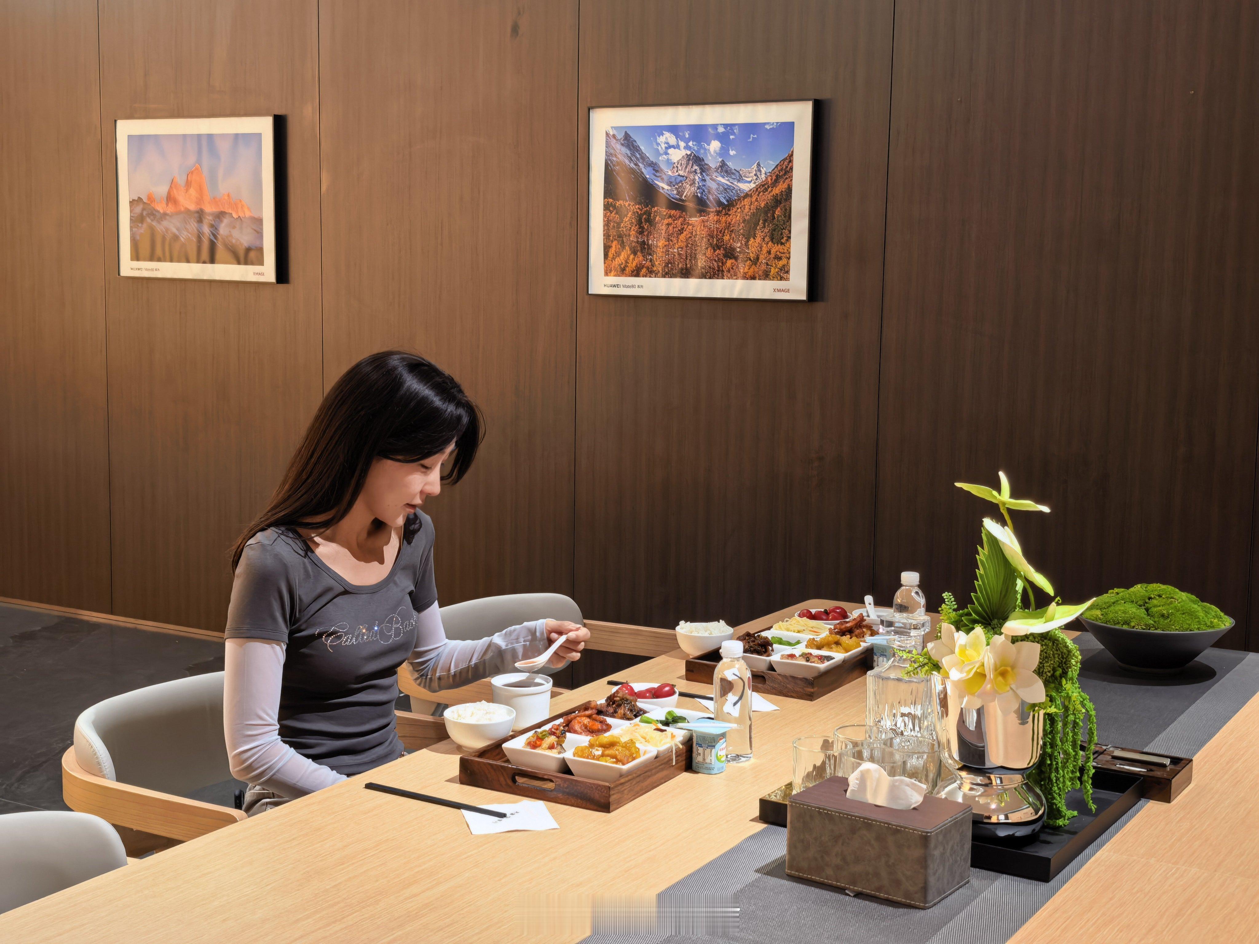 今天提车的客餐鸿蒙智行大饭店店里是不是给我特殊安排了