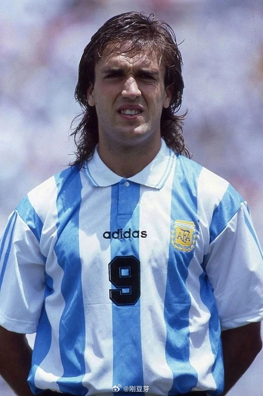 有史以来最伟大的20名阿根廷球员：1.🇦🇷迭戈·马拉多纳2.🇦🇷莱