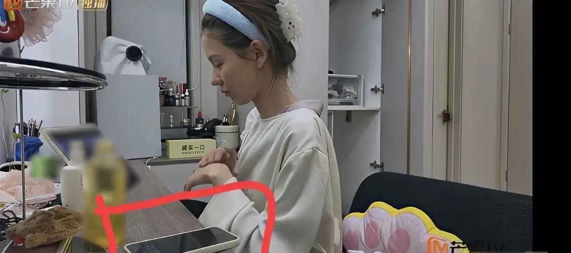 张予曦被打“假”了，手机上的时间暴露了她并不是一个作息规律的乖乖女张予曦在节目