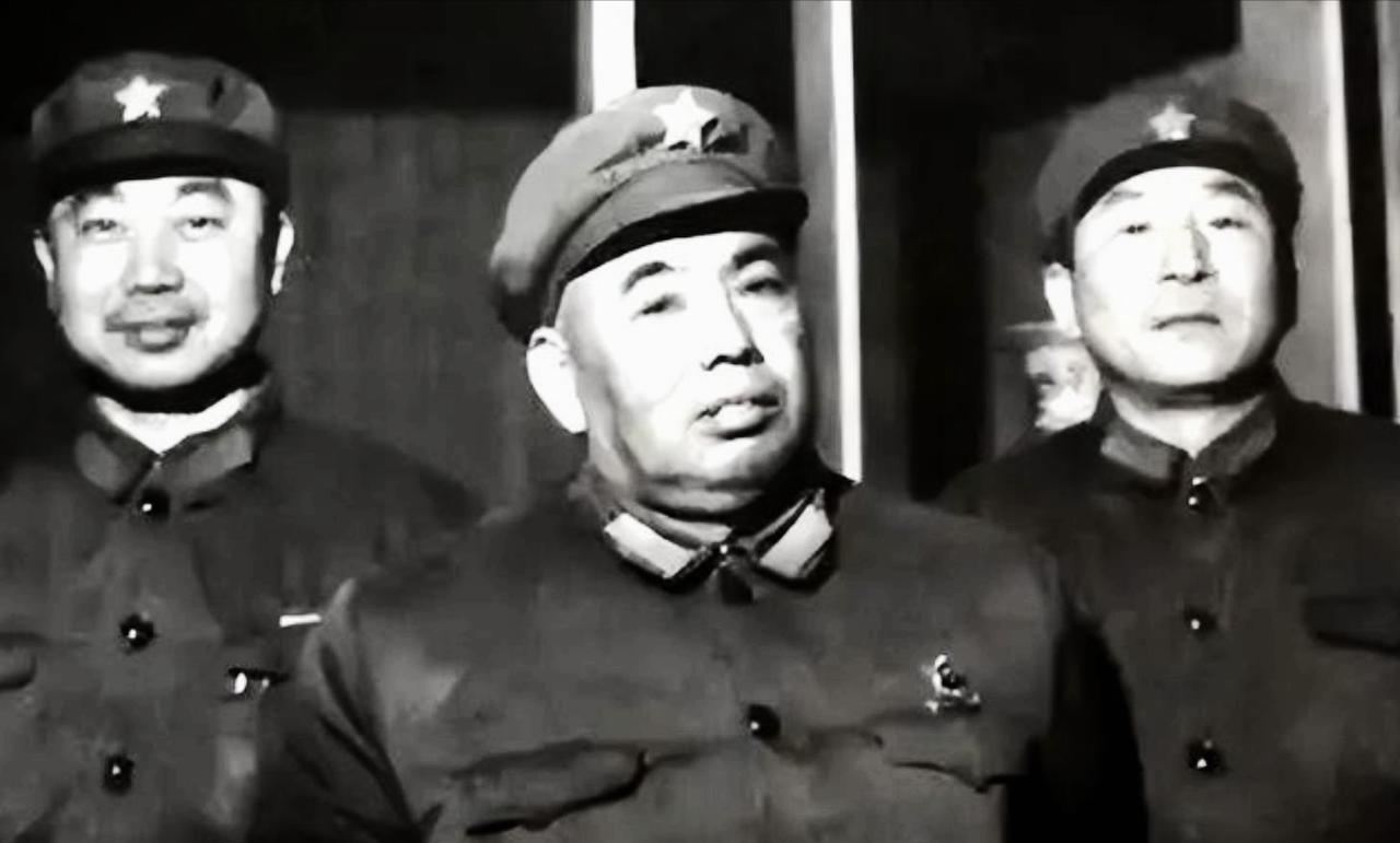 上世纪70年代，南京军区司令许世友上将进京开会，秘书李文卿陪同。这天，周总理的警