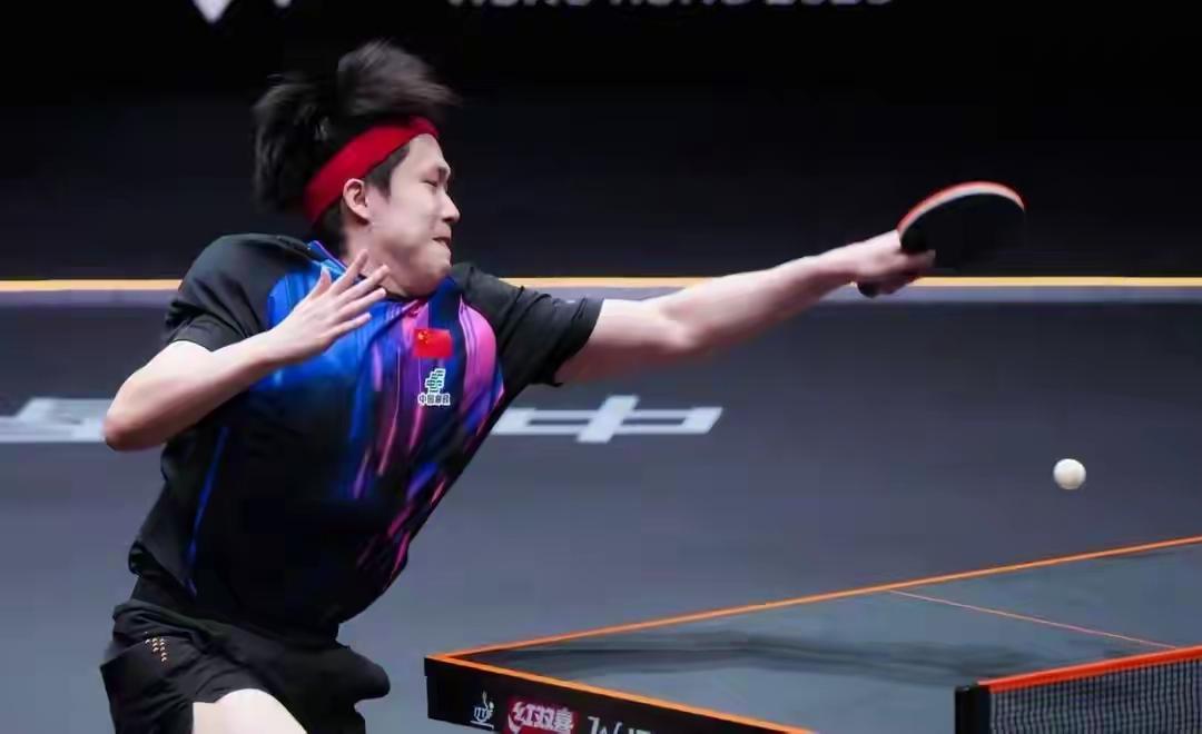 18岁的松岛辉空被打崩了，毛巾乱甩，赛后靠墙痛哭，他怎么都想不明白，自己明明都占