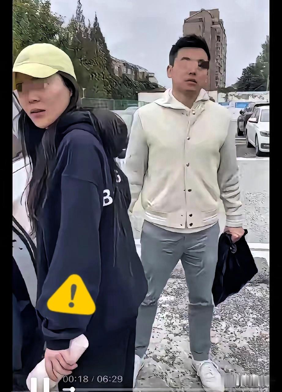 带三姐产检的男士和三姐身份已被网友拔出：男的是君合律师事务所许晟骜，女的是上海东