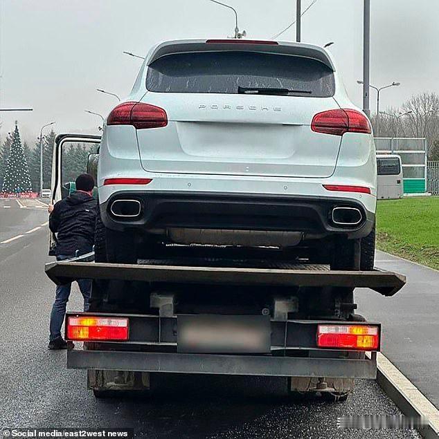 俄罗斯数百辆保时捷集体“趴窝”！不管是停在车库还是开在路上，全被突然锁死无法启动