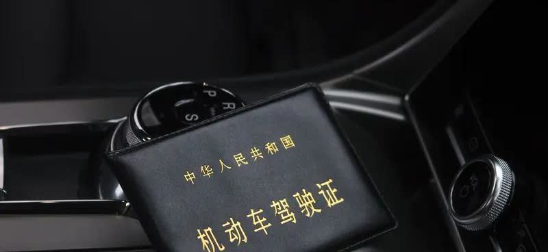 C1驾驶证能开九座车吗？C1驾驶证能开九座车，但得满足两个条件：车身长度