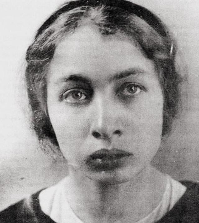 1918年，列宁遭遇刺杀，女刺客卡普兰对着他连开了三枪。很快杀手便被抓捕，而她的