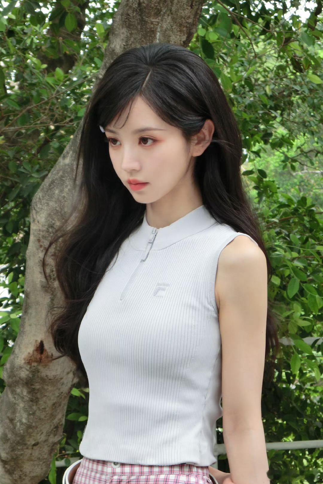 捕捉一只斜刘海的萌酷小田田曦薇