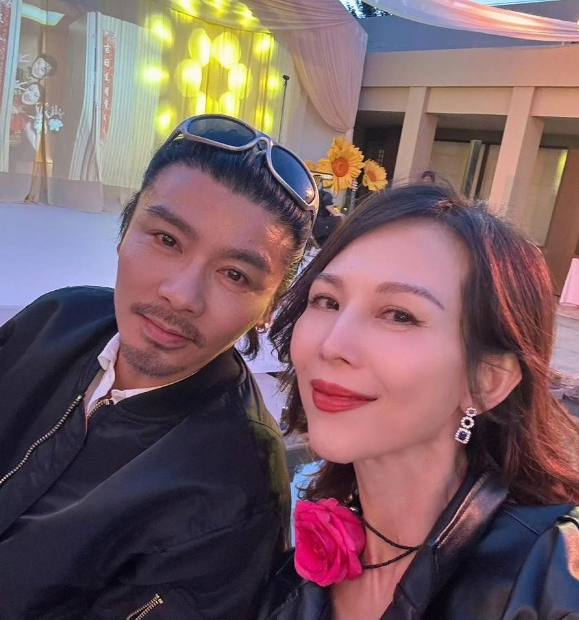 蔡少芬亲口说过，婚姻没外人看的那么好，她为张晋哭过无数次。疫情那两年，她一个人在上海带仨孩子，张晋忙