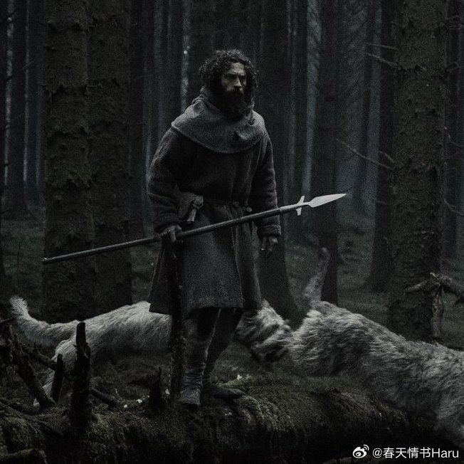 罗伯特·艾格斯导演的《狼人魔咒》公布了首张剧照，今年12月25日在北美上映·讲述