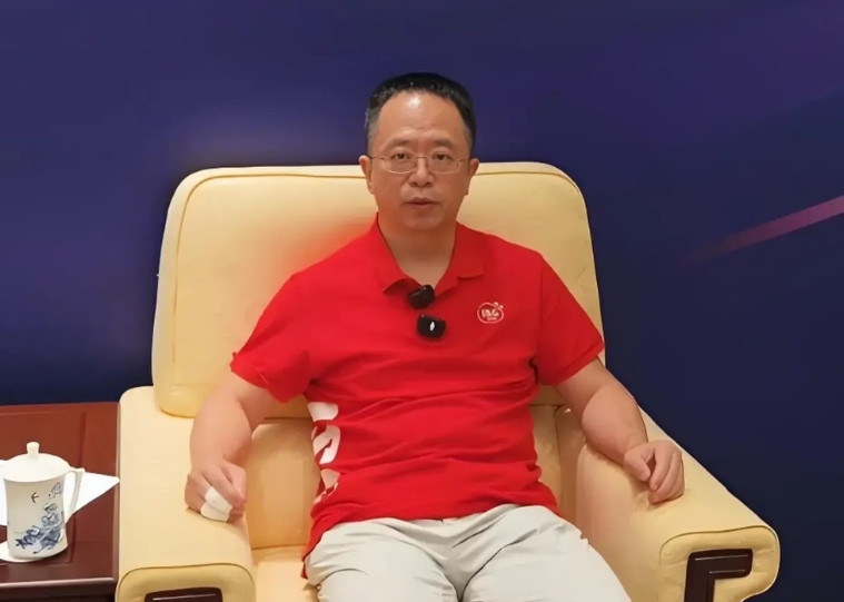 DeepSeek流量暴跌是危机还是转机，当周鸿祎说出“DeepSeek网站慢得