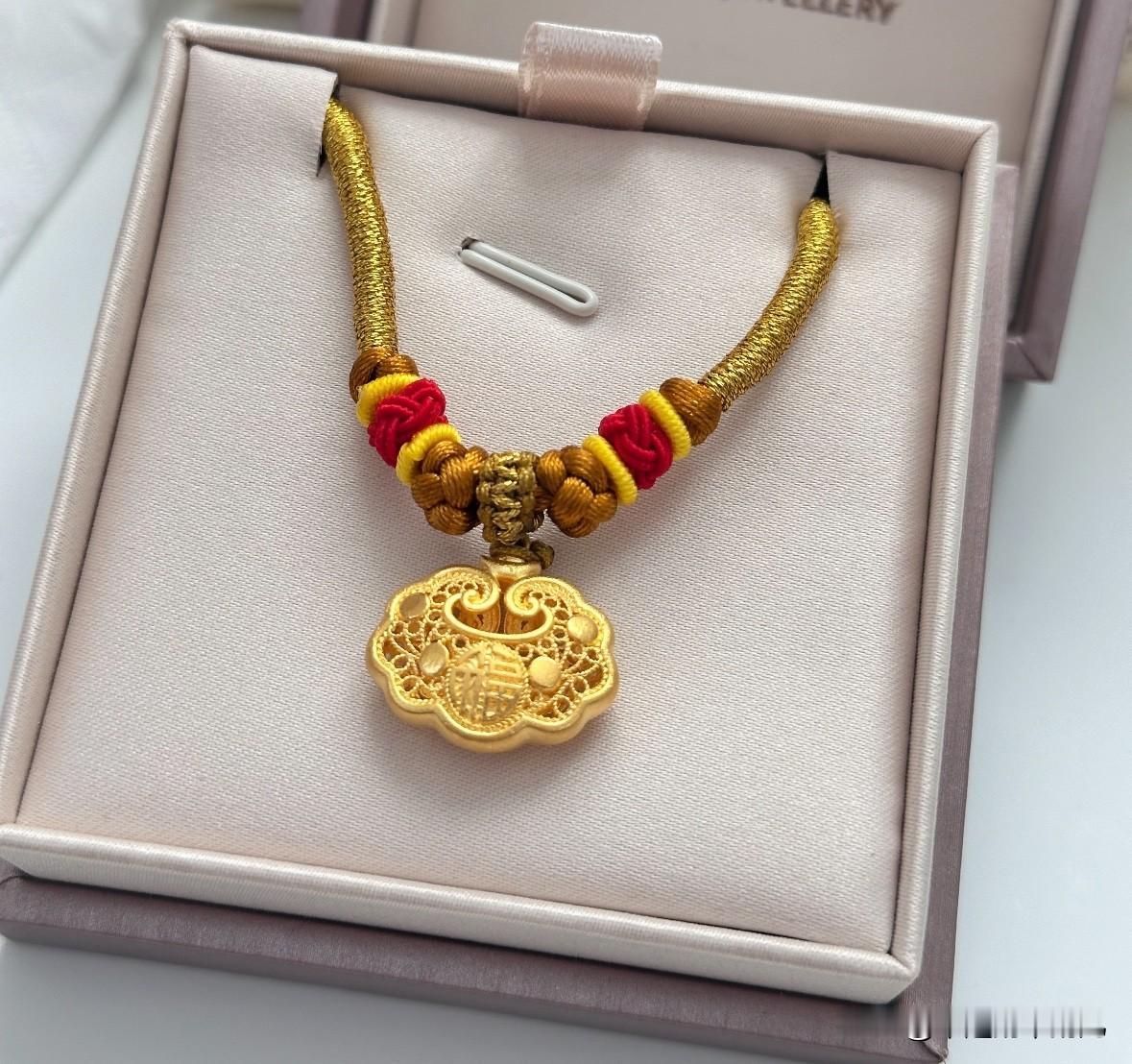 真的不一样吗孩子快过生日了然后今天出门逛街婆婆说过生日给孩子买个金锁吧，之