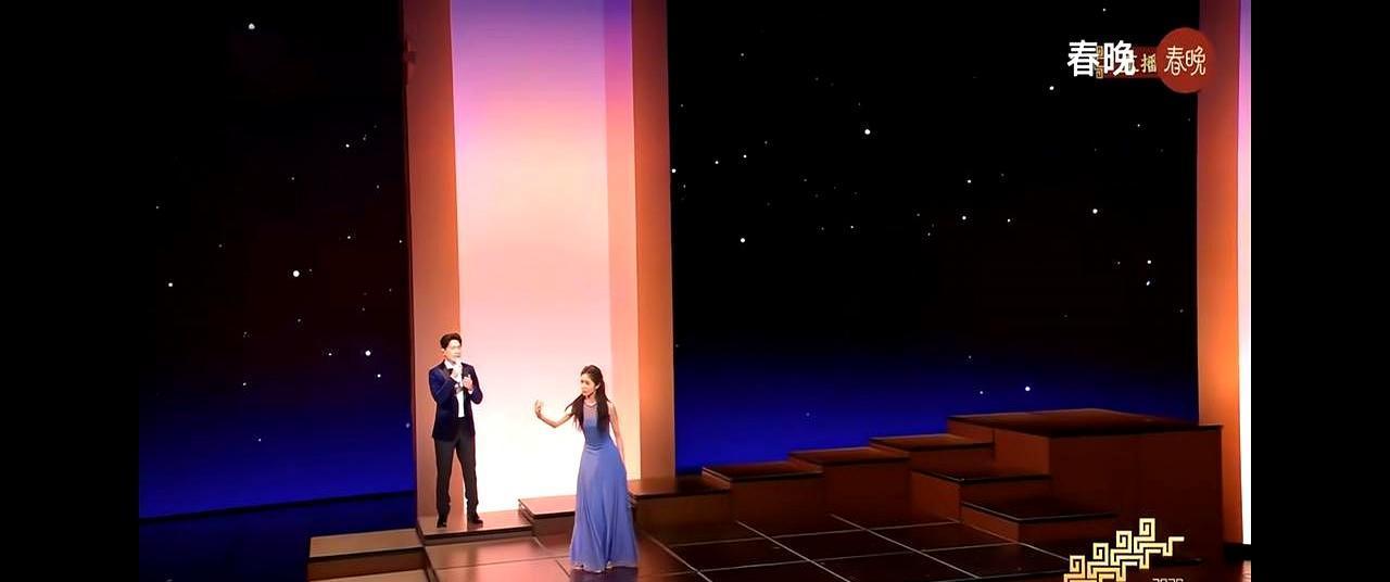 别再盯着过去不放了，刘浩存这次春晚伴舞，真让很多人闭了嘴。她为海来阿木的歌伴舞