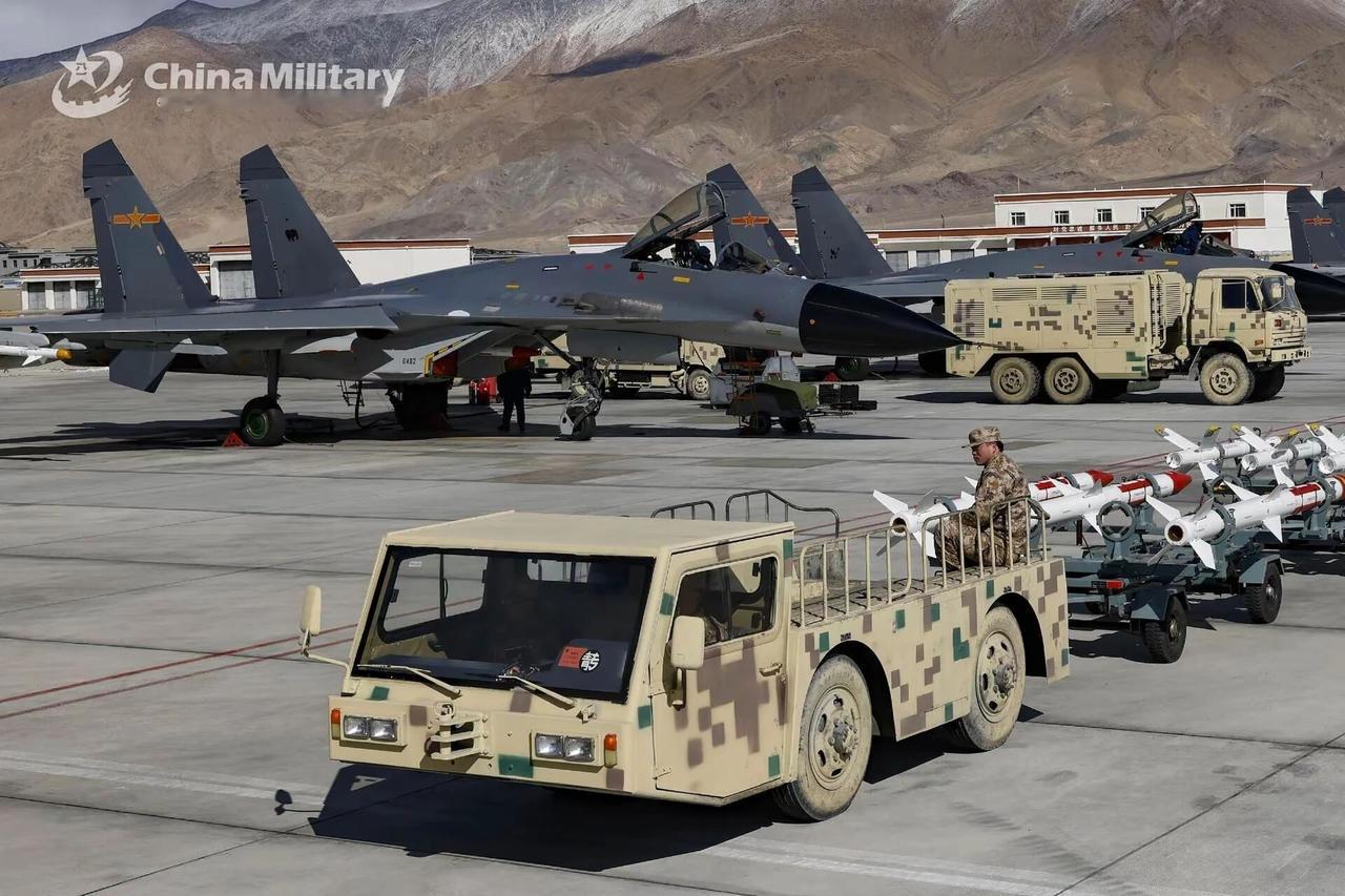 2月23日，据反中国🇨🇳军网》披露信息显示，西部战区空军歼一11B战斗机飞行
