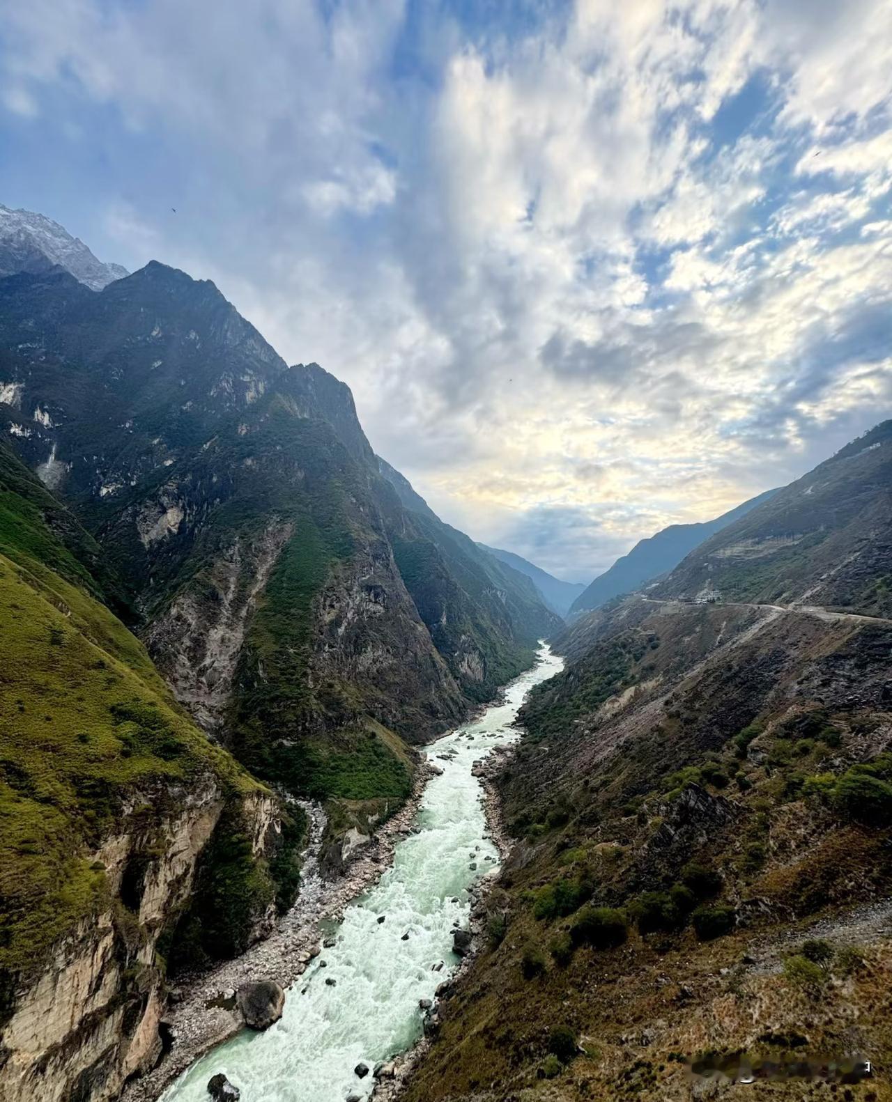 报了香格里拉司机兼导游的8人小团，本以为小团体验会更贴心，没想到…第一坑：强制