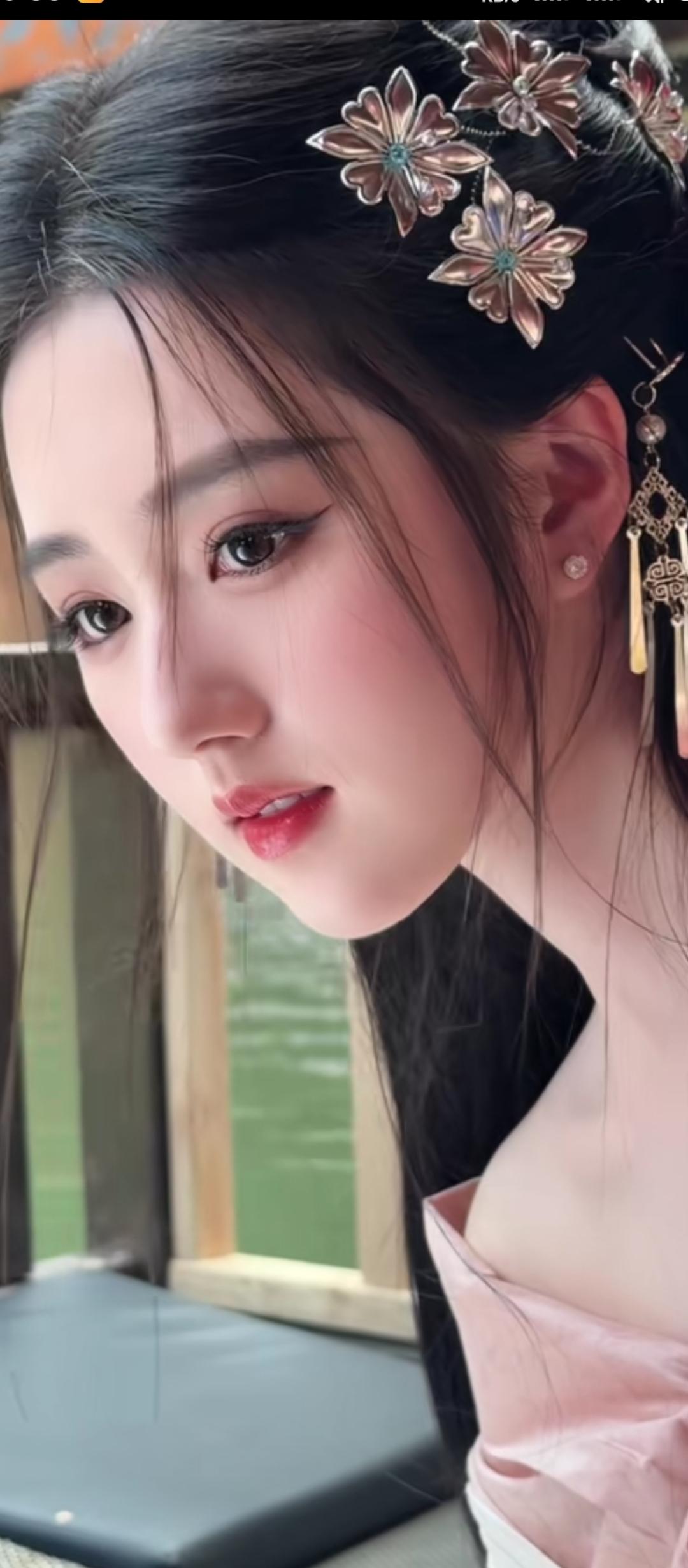 古典美人，花簪点缀，韵味十足