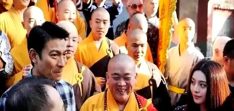 释永信被带走，伤心的不是成龙，也不是李连杰，更不会是刘德华，而是和他如父子关系的
