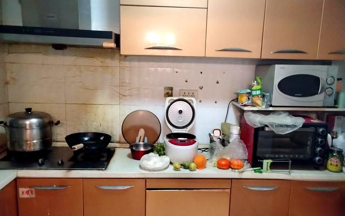 别再给你爸妈发那些养生指南了，真的。我求求你们了。自从我爸退休，我们家饭桌上