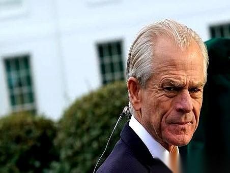 特朗普的贸易顾问纳瓦罗，对着电视镜头直接摊牌了。他说，美国跟中国做生意，就是在