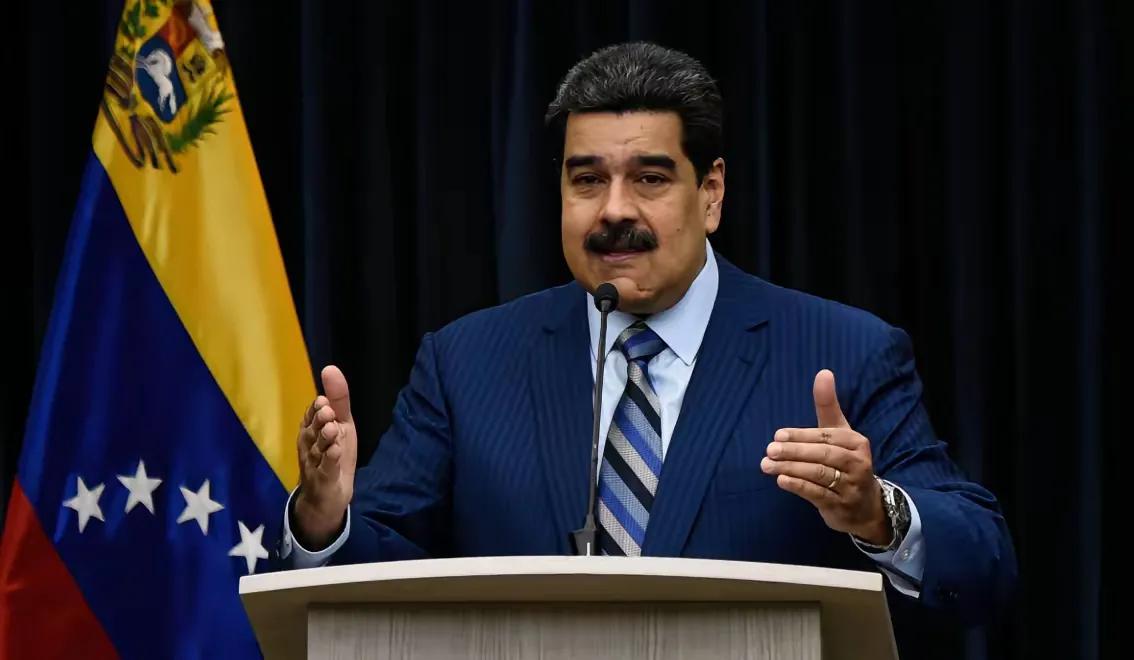 战争一触即发，特朗普通报全球，美国连下五条命令，英法俄选边站随着马杜罗的拒绝，