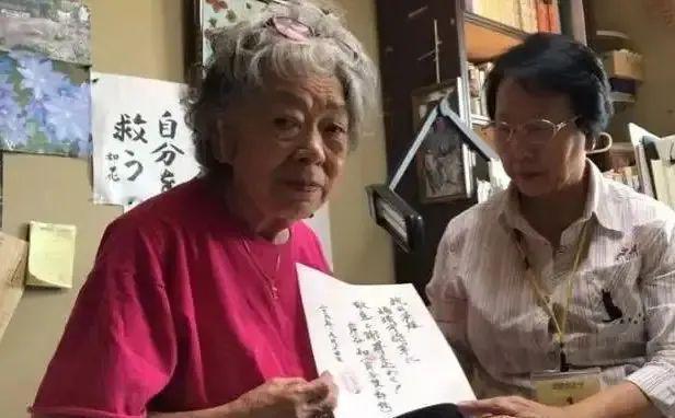 1945年，他杀死自己的妻子，毒死两个小女儿，之后举刀自杀，遗书中的一句话，短短