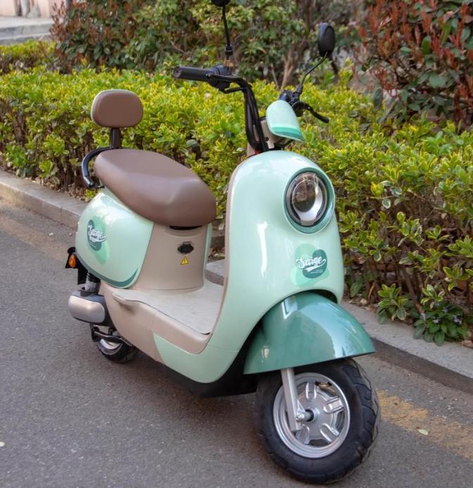 买电动车还在纠结选新国标还是电动摩托车？今天告诉你答案。还是老规矩，先告诉你