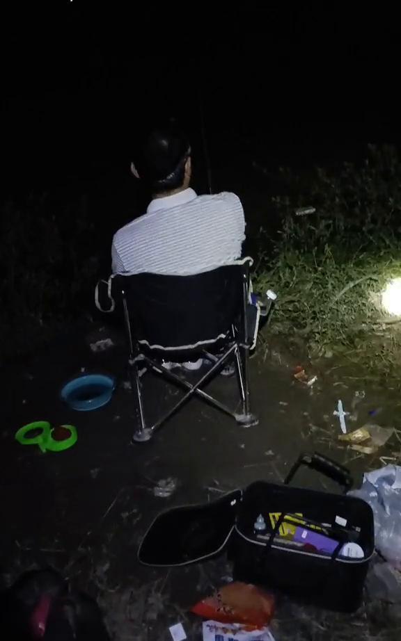 昨晚上好久十一点了。