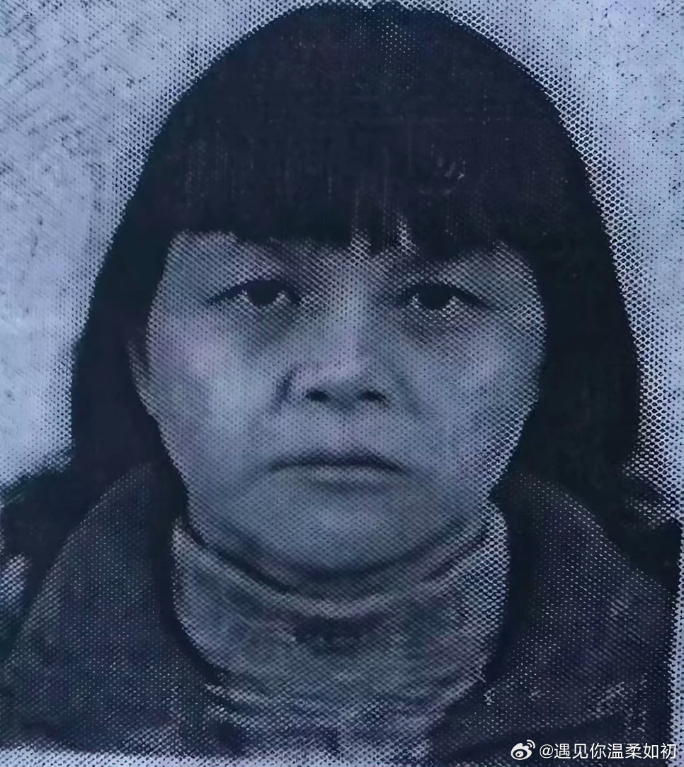 梅姨除了心狠还狡猾多疑原来这么多年让人闻风丧胆的梅姨长这样，混在人群中，我根本认