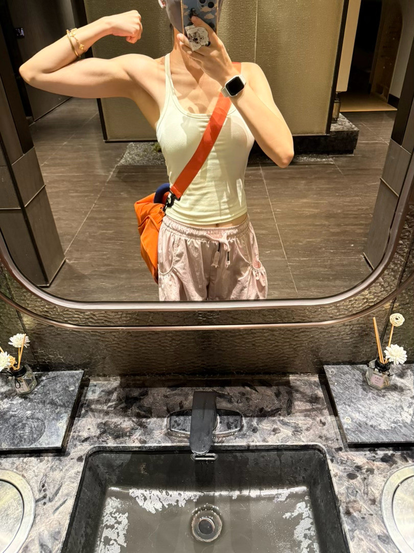 你就去练吧，我真感觉坚持运动是世界上最有用的抗衰办法，我就是一直小重量，从来不冲