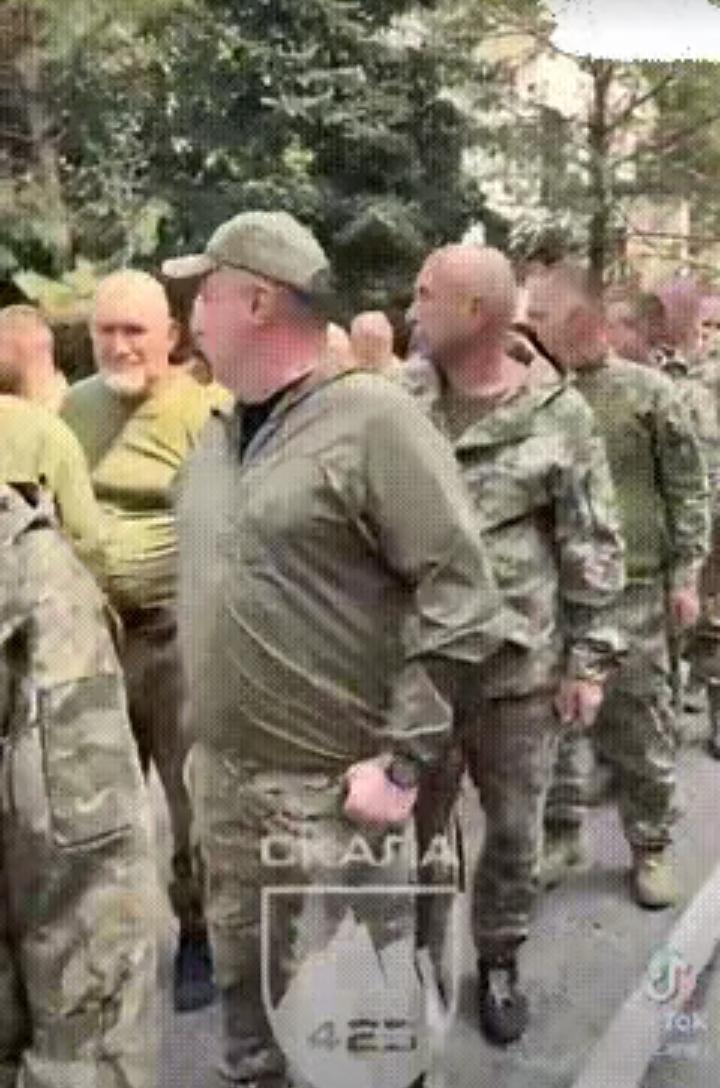 没有参加过战斗，不知道战争的残忍性！从红军城走来了一群从前线回归过来的士兵，看上