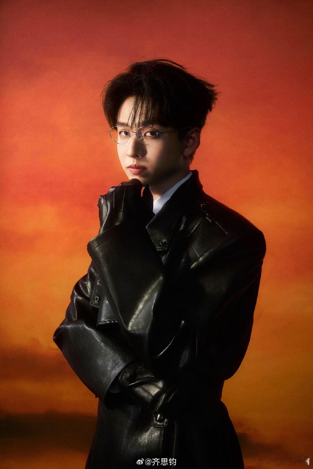 你是齐思钧那他是谁算是看明白了！穿西服是温润如玉齐思钧，穿皮衣就是蛊力全开齐思
