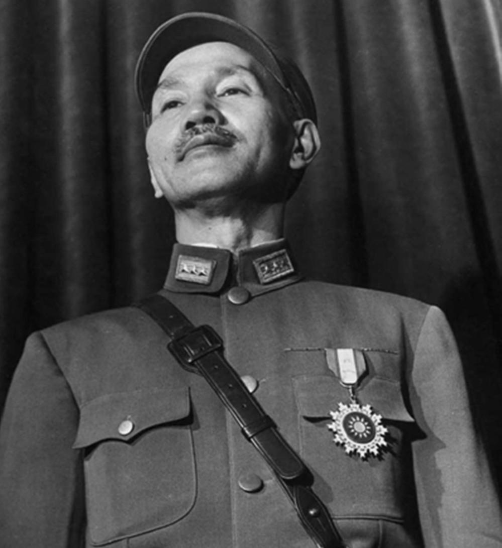 1952年，经过43天的惨烈拉锯，我军上甘岭大捷！消息传回国内，举国沸腾；而在海
