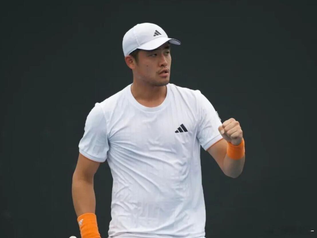 ATP萨拉索塔CH75半决赛，头号种子吴易昺以6-3/7-5直落两盘击败布兰奇，