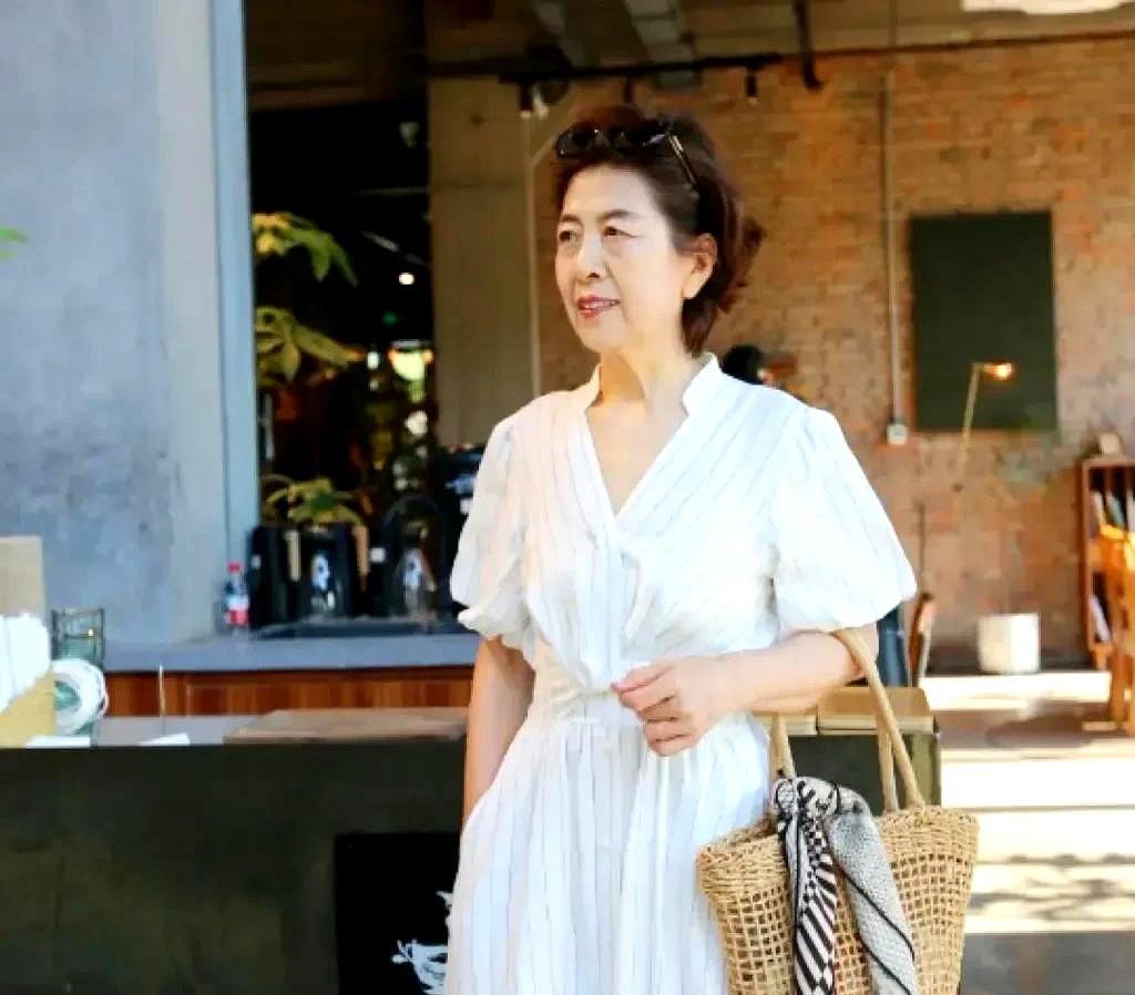没有大妈感的女人长什么样子的？今天偶然刷到位博主，她的作品里配了不少自己的照片