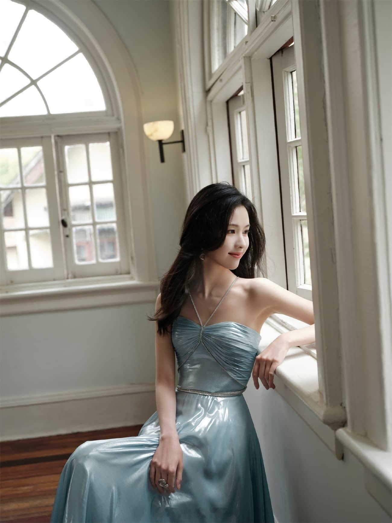 陈都灵夏日一抹蓝调色彩​​​