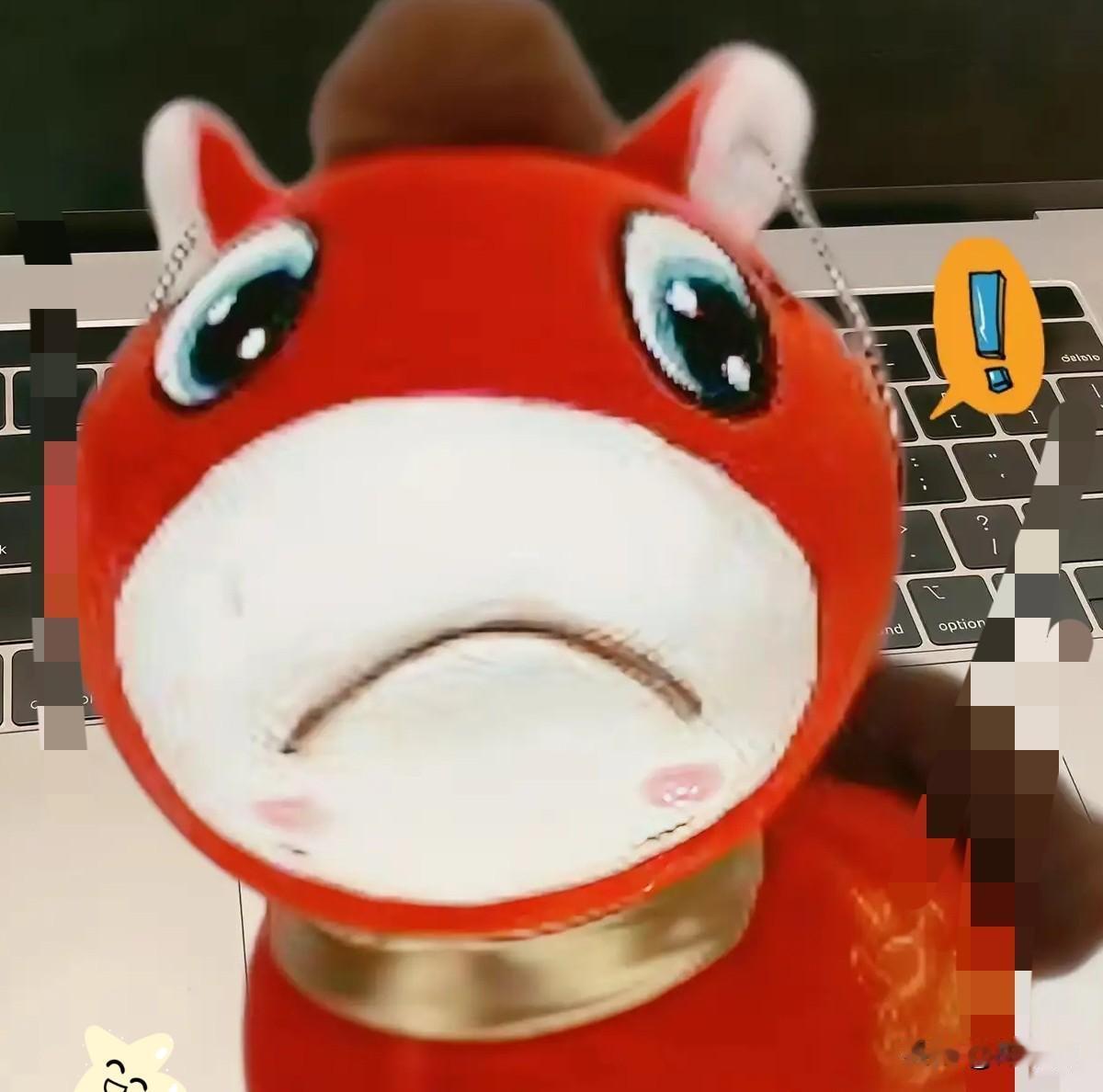 义乌的“哭哭”马千万不能买我跟风买了一个，本来想摆桌上解压，结果拆开快递那一