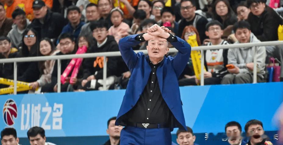 输宁波后，广东队必须要面对三件事！第一杜锋鄢收收心了，周六要去参加活动，周日回来