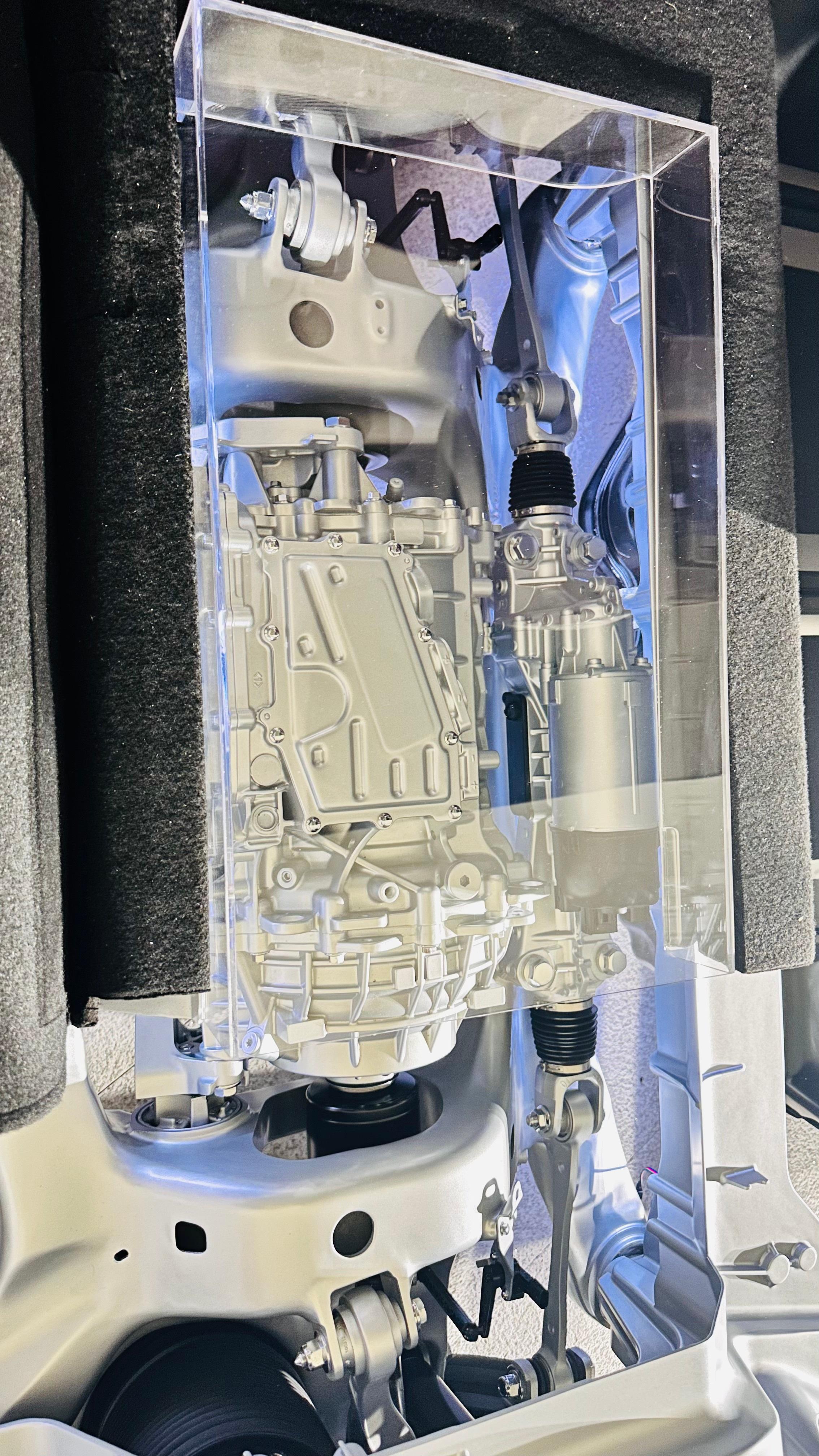 小鹏X9超级增程的一点看法。首先，因为加入了增程器，所以整车从前驱变为后驱。