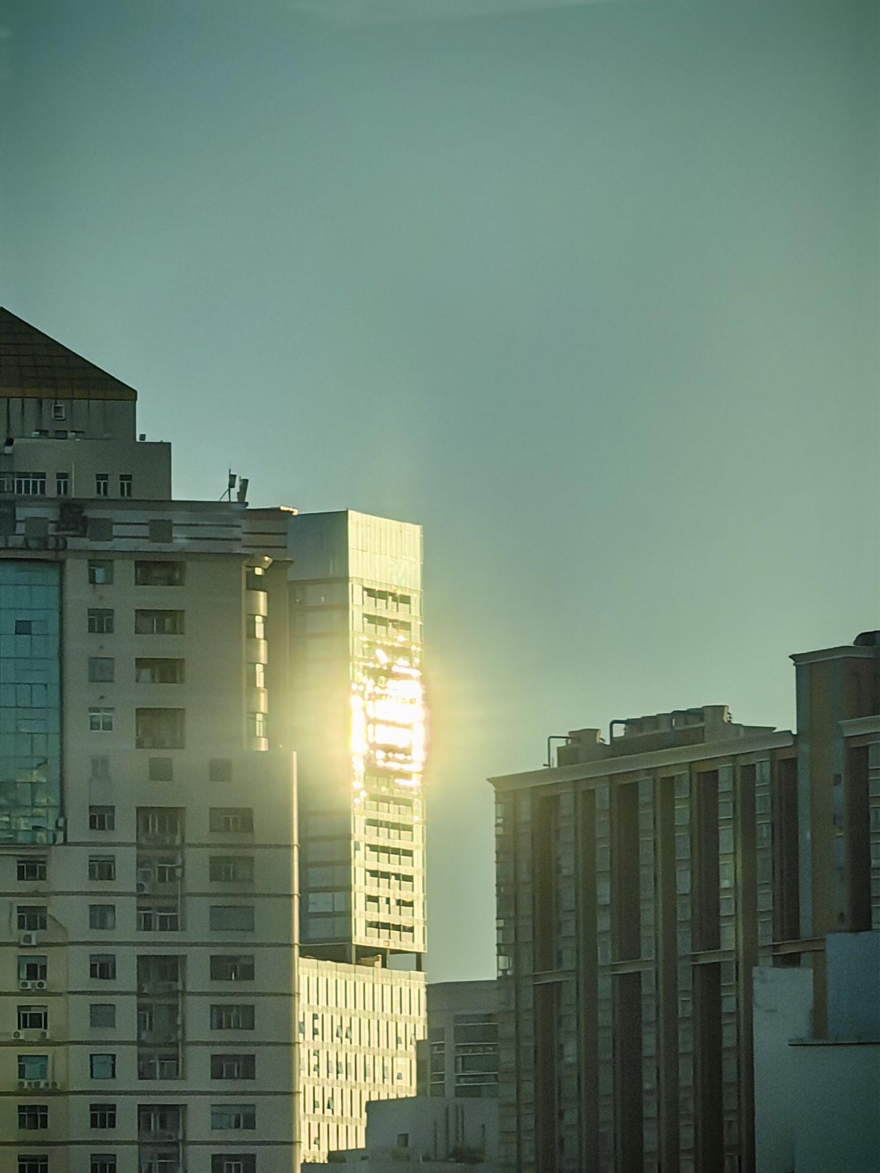 昨天晚上10点多收到一个粉丝的信息。他说，在深圳罗湖有一套房子，2015年200