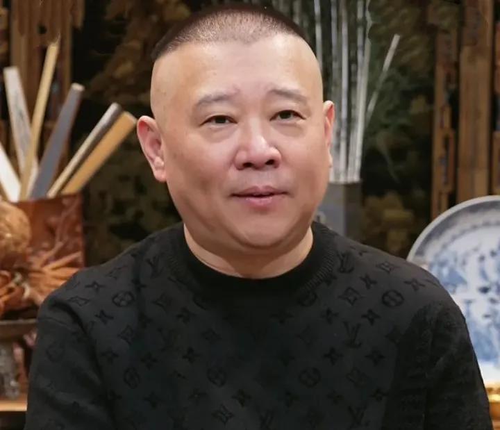 昨晚德云社班主郭德纲开启直播，人气爆棚，开播瞬间人数便突破10W+。直播中，郭德