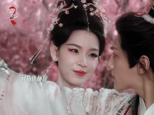 陈瑶穿得越粉下手越狠你以为裹着粉嘟嘟的裙子就软萌无害嘛？大错特错！这个娇俏的西