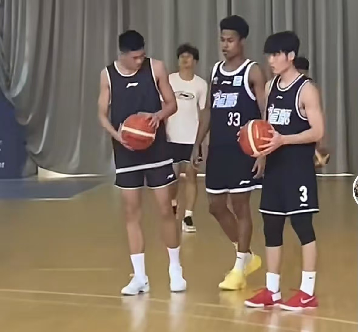 徐昕下家浮现，山东半路杀出，彰华非已穿上龙狮队服，焦泊乔交易迎转机