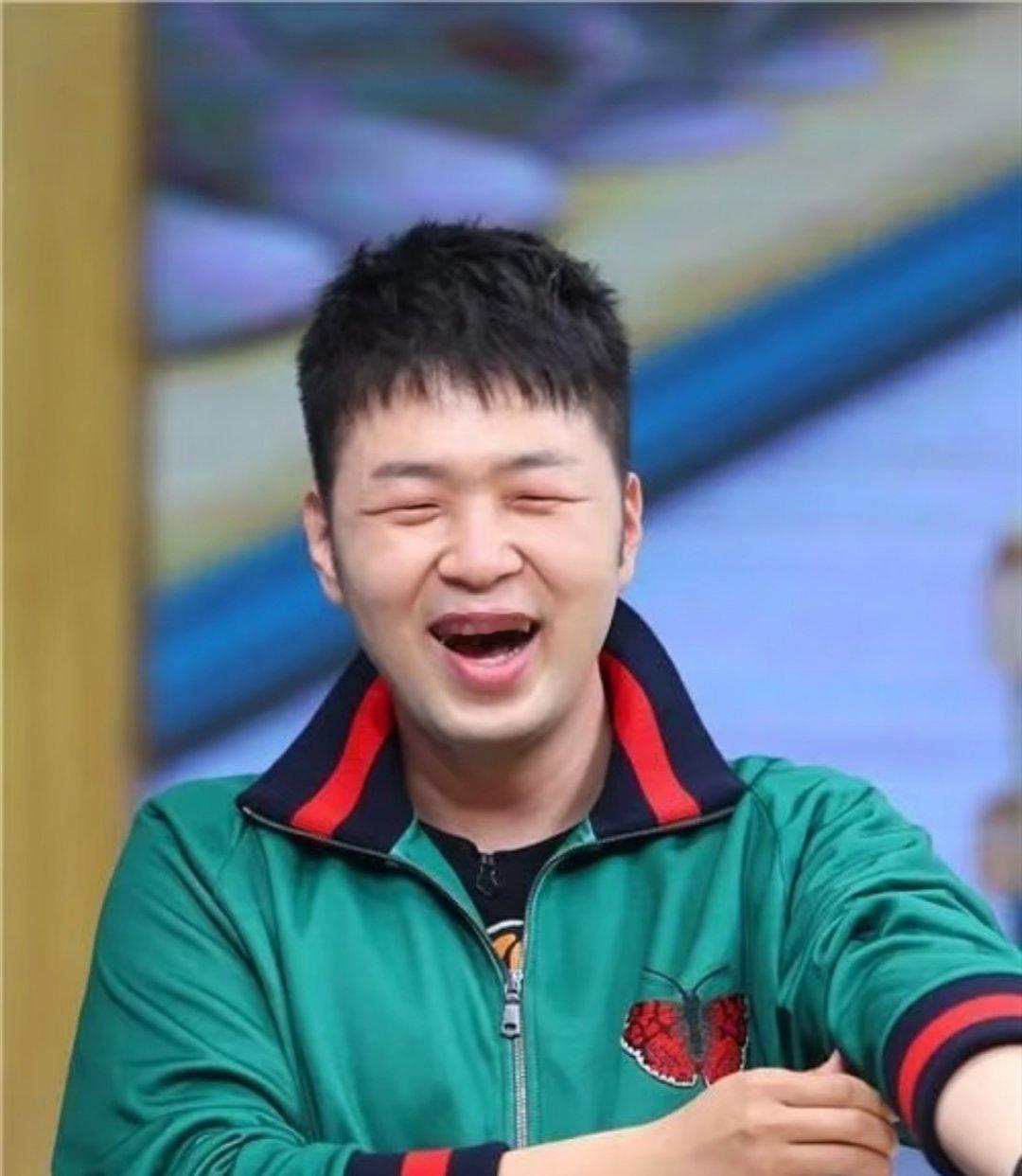 时间好神奇，翻出多年前的片段格外好笑。看得出来当时放得开敢玩敢闹，也难怪现在回头