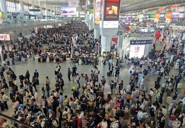南京国庆七天文旅相关数据正式对外公布。假期里各类景点、展馆与乡村点位合计接待游客
