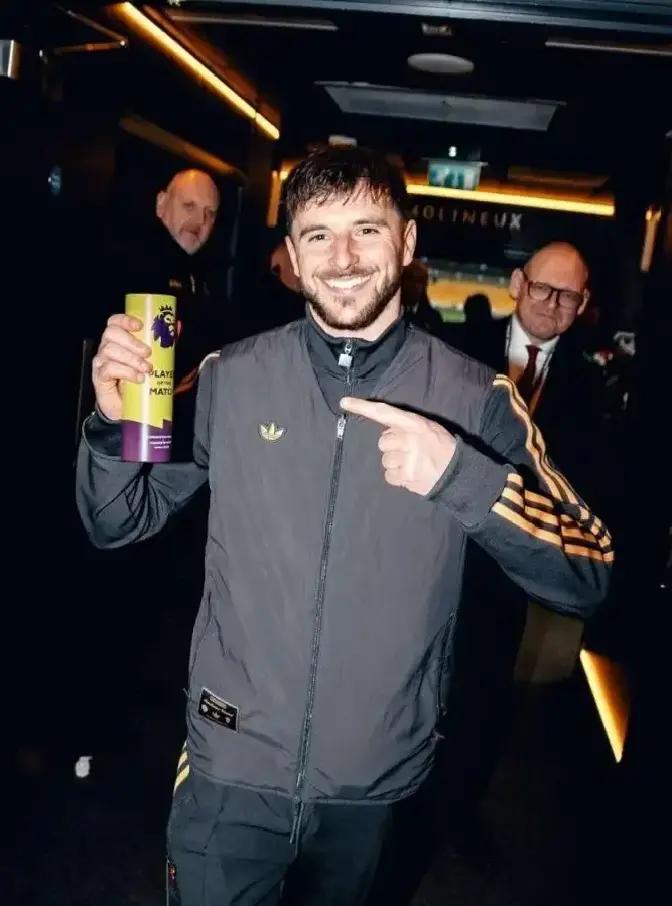 曼联这次算是活明白了。立了个硬规矩：性格有瑕疵的，坚决不要。这一刀切