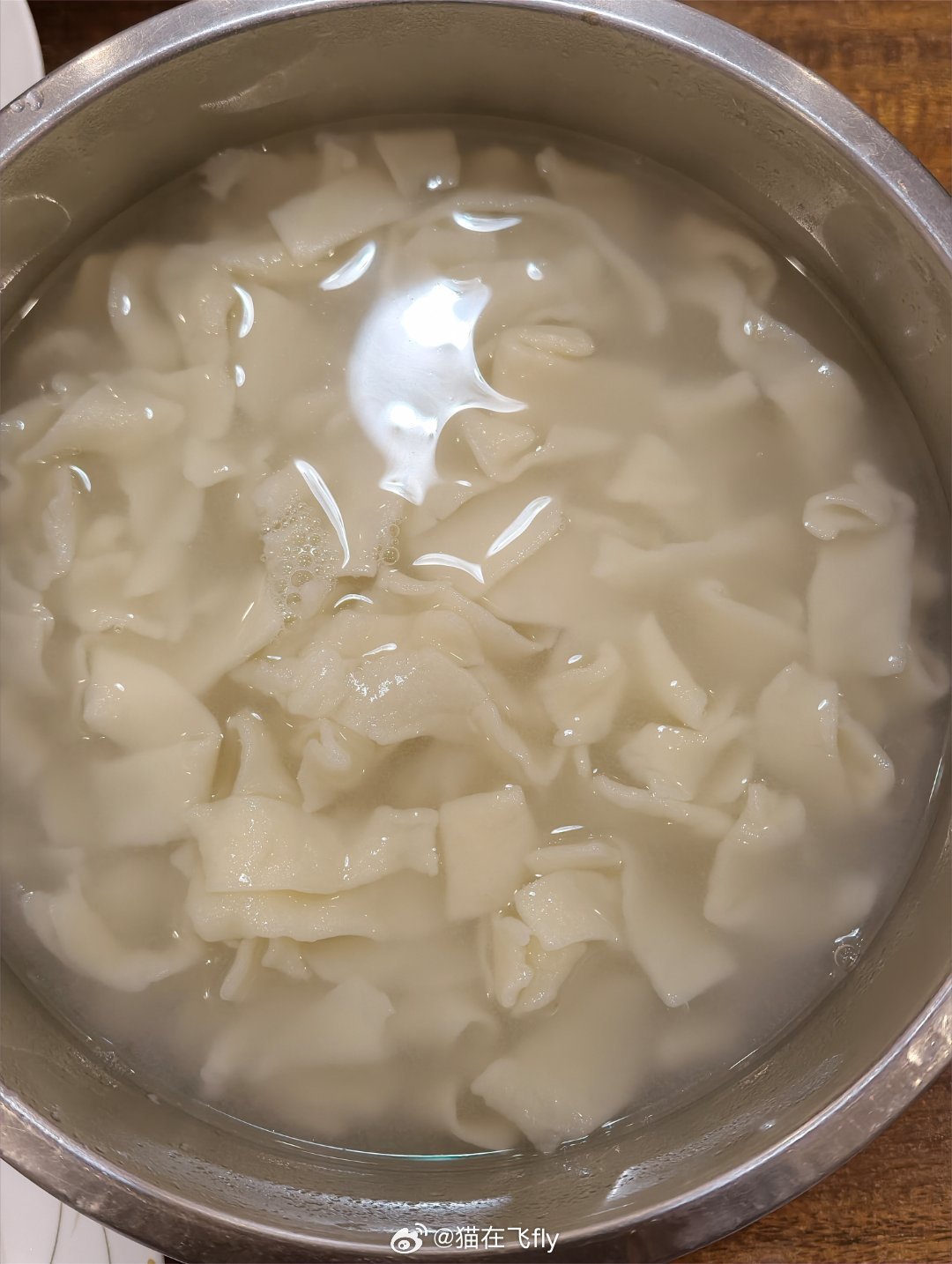 吃一口娃自己擀的面煮的面条去健身房打卡去…………小猫做饭比我厉害点