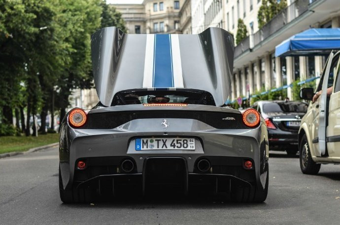法拉利Ferrari458SpecialeA，太酷了，喜欢吗？
