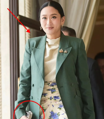 你们发现没有佩通坦有个小毛病可能永远也改不掉了，那就是她太喜欢打扮自